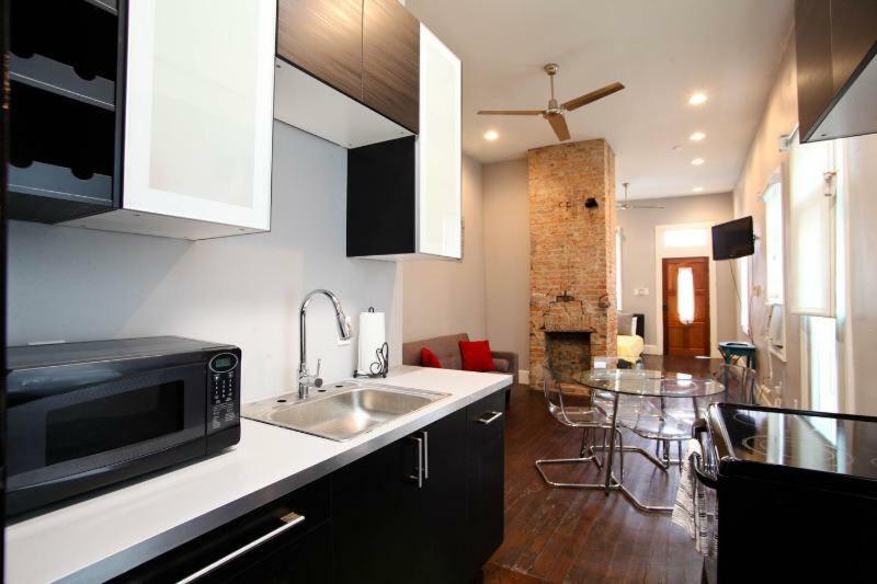 Modern Condo Blocks From Quarters ニューオーリンズ エクステリア 写真